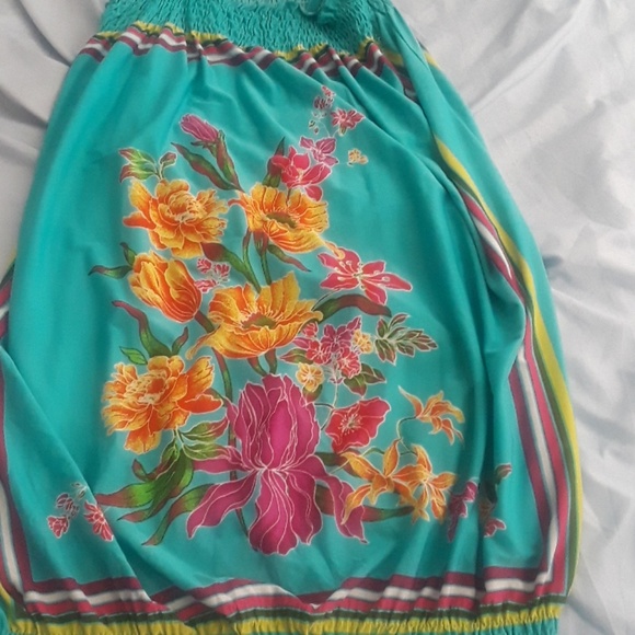 Beach cover up - Picture 2 of 2